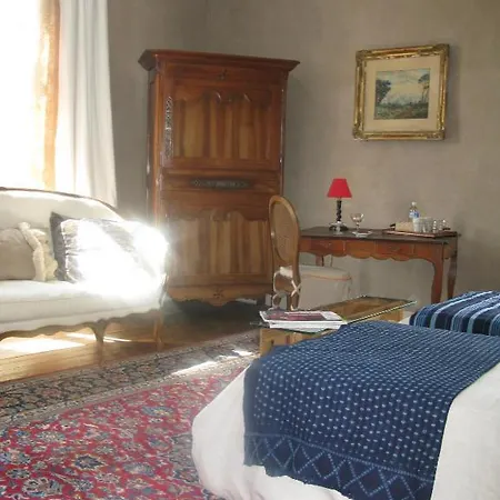 Les Cours Du Clain Bed & Breakfast
