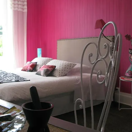 Les Cours Du Clain Bed & Breakfast