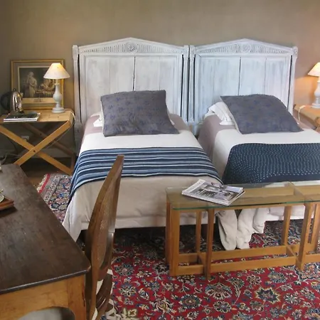 Les Cours Du Clain Bed & Breakfast *