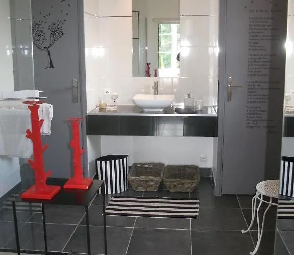 فندق مبيت وإفطار Les Cours Du Clain بواتييه