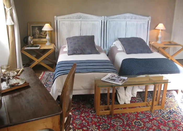 Les Cours Du Clain Bed & Breakfast *