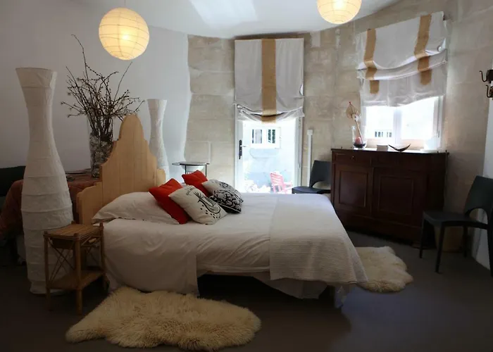 فندق مبيت وإفطار Les Cours Du Clain بواتييه