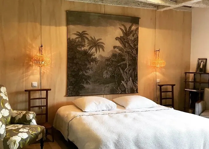 Les Cours Du Clain فندق مبيت وإفطار *